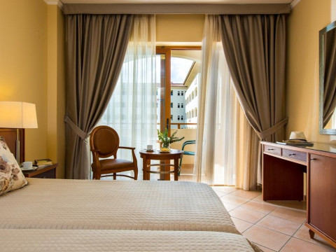 Theartemis Palace (K)