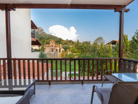 Famissi Eden Hotel