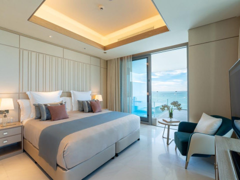 FIVE LUXE