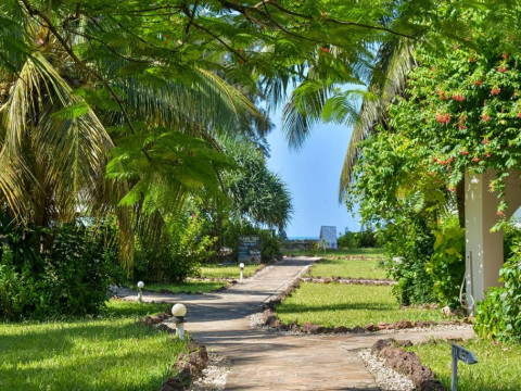 Flame Tree Cottage Hotel