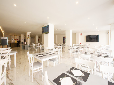 Fleming Playa Poniente by Punta 25