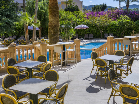 Flor Los Almendros Hotel