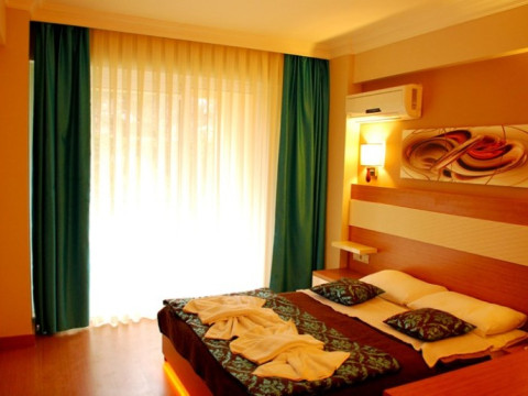 FLORA SUITES HOTEL