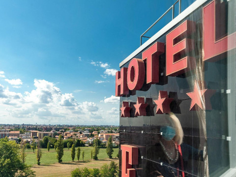 For You Hotel