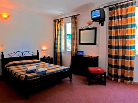 Galaxias & Eyan Hotel