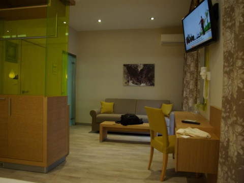 GEORGE HOTEL