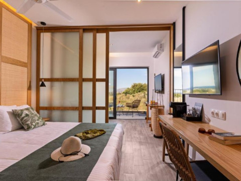 GEORGIOUPOLIS SUITES
