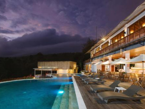 Giriwood Hotel & Villa