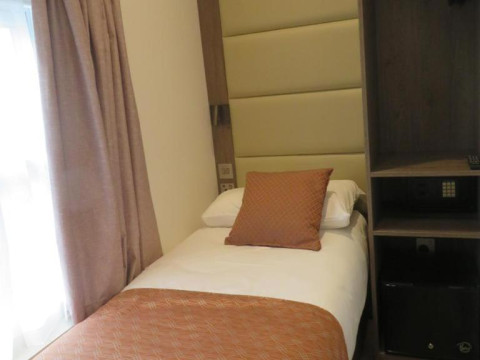 Glendale Hyde Park Hotel