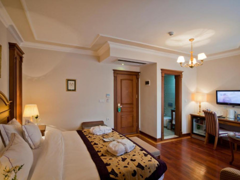 GLK Premier The Home Suites And Spa
