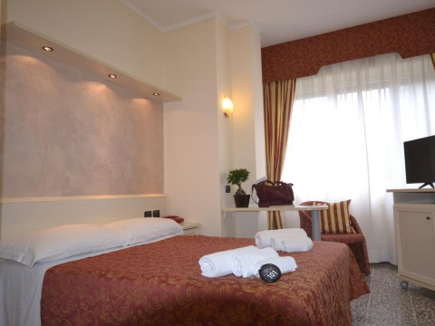 Gold Hotel