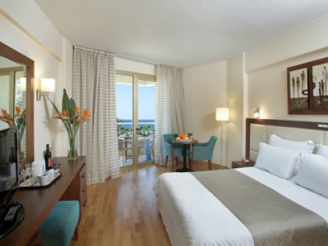 GOLDEN BAY HOTEL