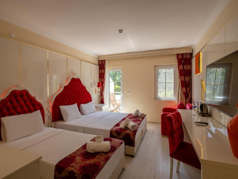 Golden Beach Resort & Spa