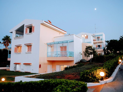 Golden Dream Apartments
