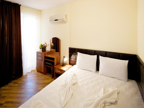 GOLDEN INA HOTEL