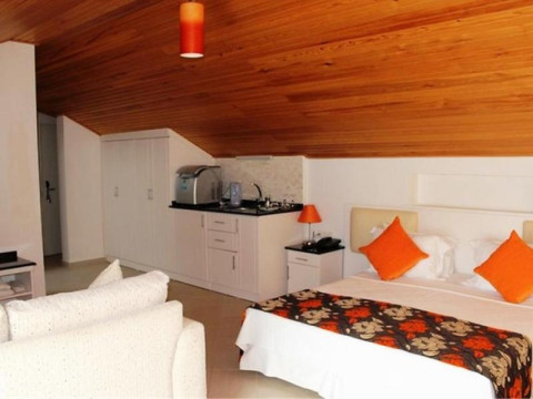 GOLDEN LIFE HEIGHTS DELUXE SUITE HOTEL