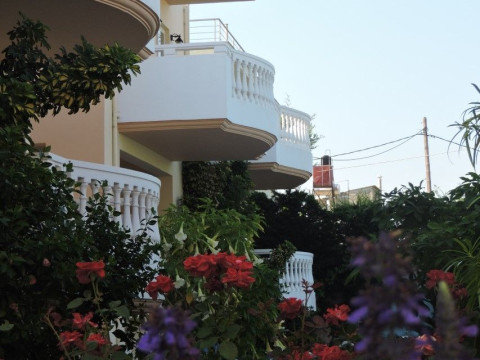 Golden Rose Suites