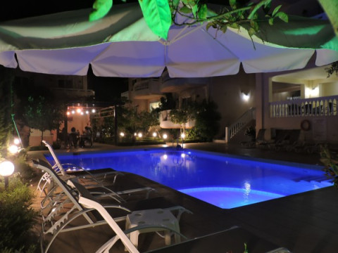 GOLDEN ROSE SUITES