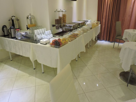 GOLDEN ROSE SUITES