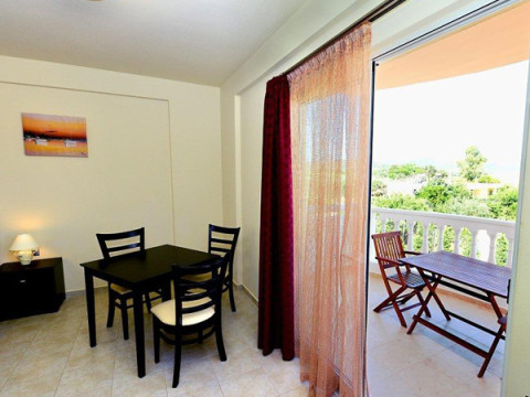 GOLDEN ROSE SUITES