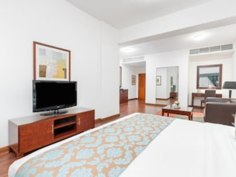 GOLDEN SANDS HOTEL & RESIDENCES