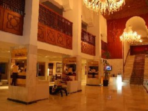 Golden Tulip Anezi