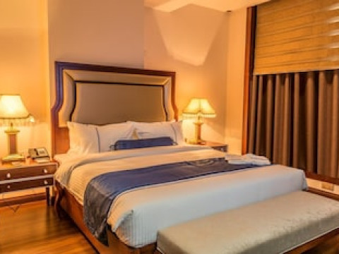 GOLDEN TULIP HEADINGTON RUWI
