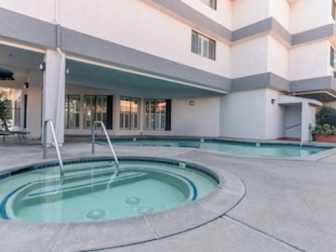 GOVERNORS INN