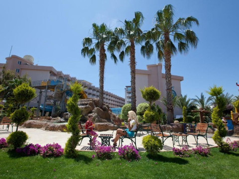 Lonicera World Hotel