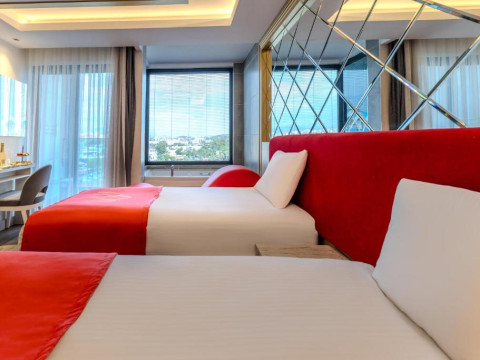 Granada Luxury Red Hotel +16