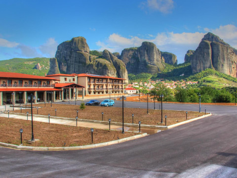 Grand Meteora Hotel