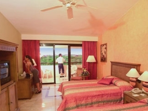 Grand Palladium Colonial Resort & Spa