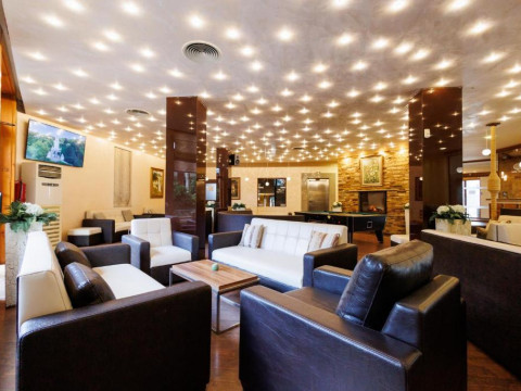 GREEN WOOD HOTEL