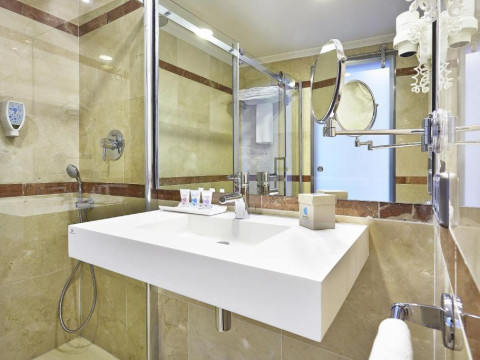 Grupotel Acapulco Playa - Adults Only
