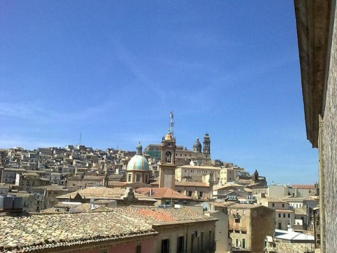 Gualtiero Camere E Suite