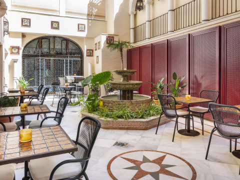 H10 Corregidor Boutique Hotel