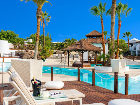 H10 White Suites