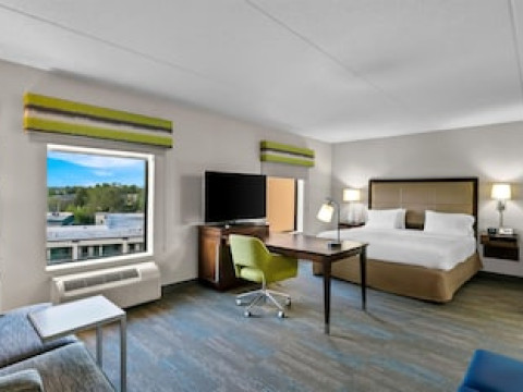 HAMPTON INN & SUITES BALTIMORE/WOODLAWN