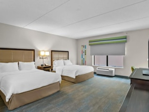 HAMPTON INN & SUITES BALTIMORE/WOODLAWN