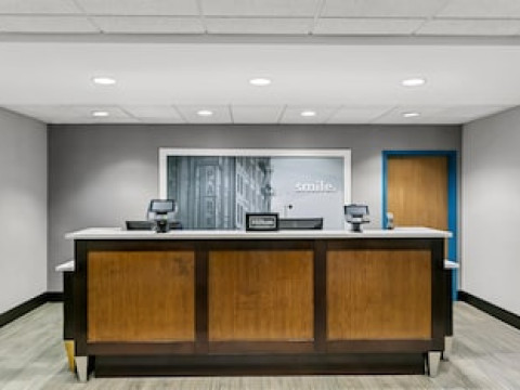 HAMPTON INN & SUITES BALTIMORE/WOODLAWN