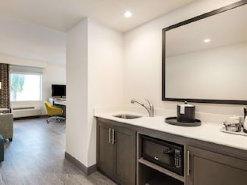 HAMPTON INN & SUITES MIAMI WYNWOOD DESIGN DISTRICT