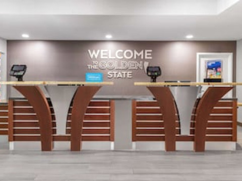 HAMPTON INN & SUITES SACRAMENTO-CAL EXPO