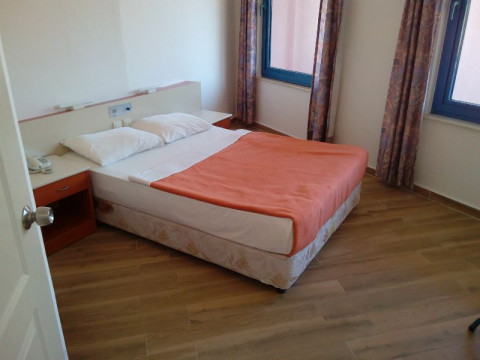 HAPPY APART HOTEL