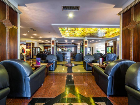 Royal Palace Helena Sands