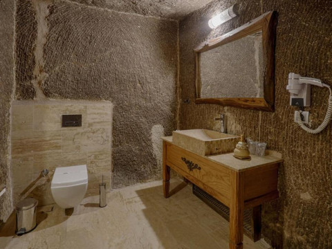 Hera Cave Suites