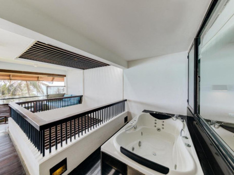 HikkaTranz by Cinnamon