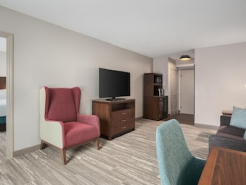 HILTON GARDEN INN TAMPA NORTH BUSCH GARDENS