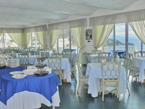 Holiday Hotel