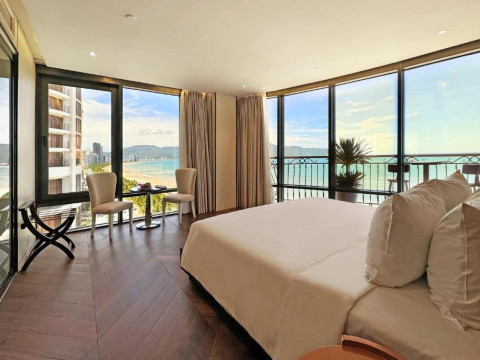 Holiday Beach Hotel Danang