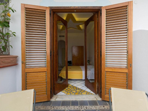 Holiday Hotel